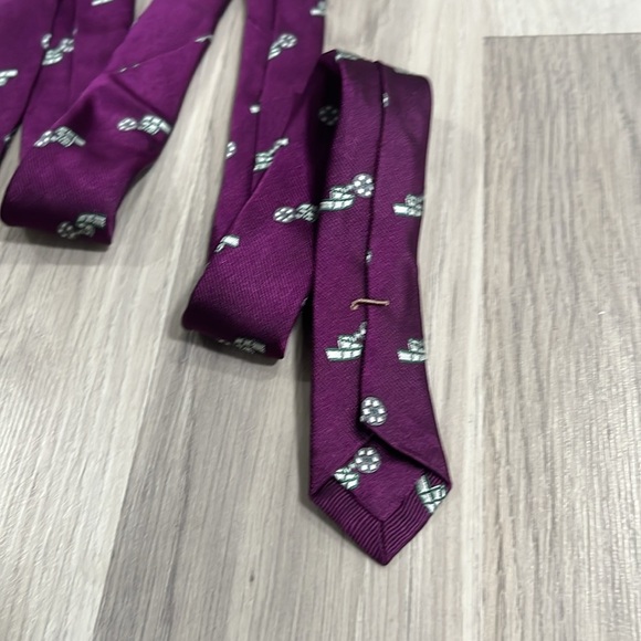 Made In The USA Purple Movie Film Patterned Men's Tie Silk Career Office Wear - Picture 5 of 7